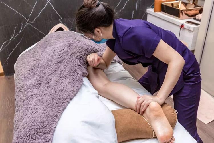 女人分泌物增多发黄是怎么回事的相关介绍