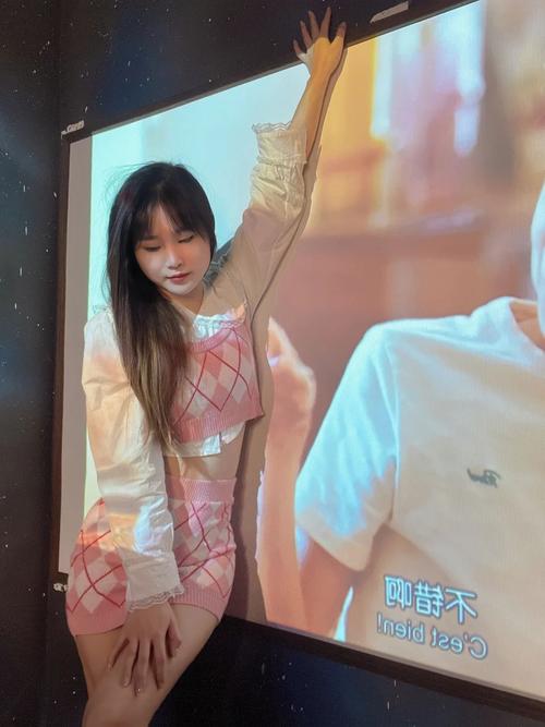 一边摸下面一边亲的相关介绍