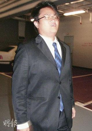 一边上面亲一边下面摸的相关介绍