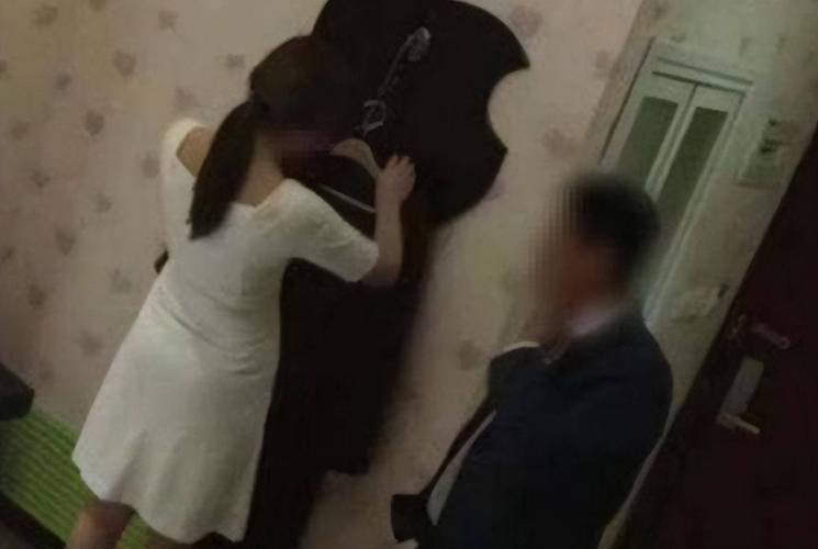 久久人妻少妇嫩草的相关介绍