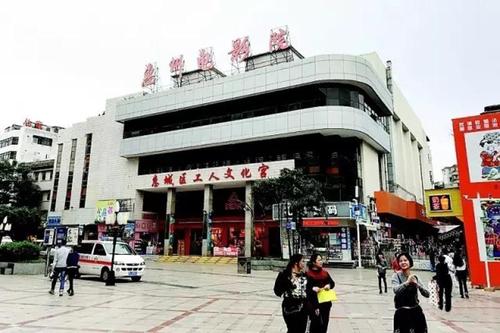 一边插一边摸一边舔的相关介绍