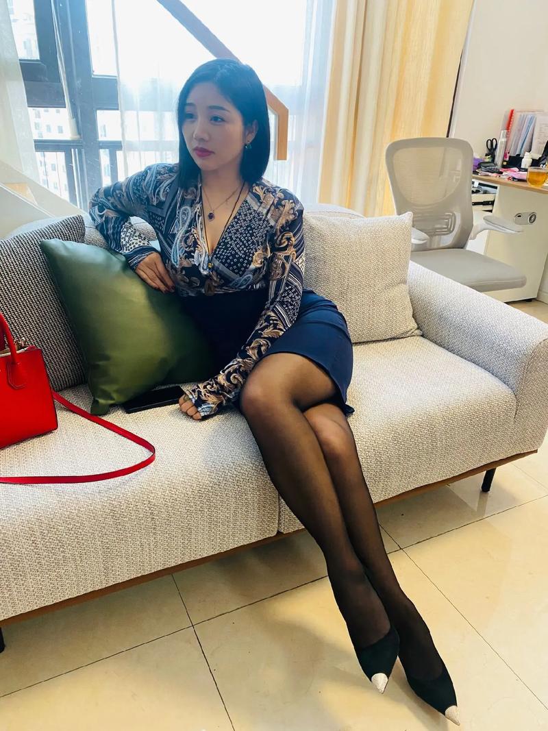 亚洲少妇一区二区在线:高清观看资源推荐,热门专区精选,私密观影体验