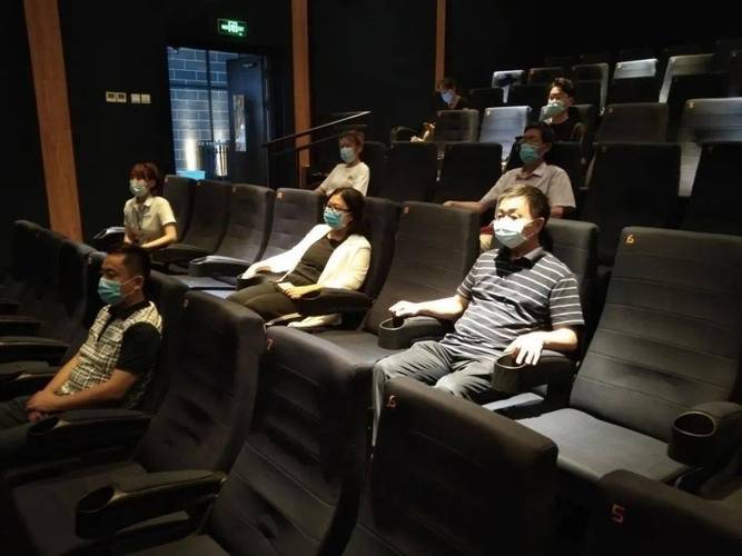 一边摸一边受不的相关介绍