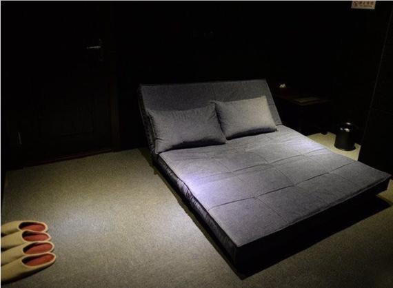 爆操美女教师的相关介绍