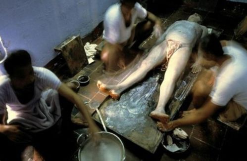 18时女的下面好紧的相关介绍