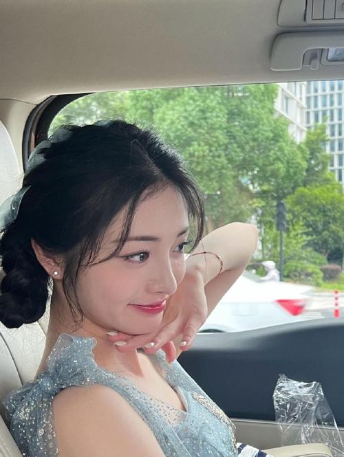 美女被扒开操的相关介绍