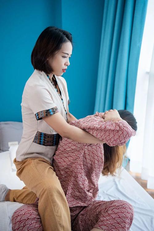 四少妇精油按摩日本 | 日式精油舒缓SPA | 专业技师深层放松 | 日本特色按摩体验