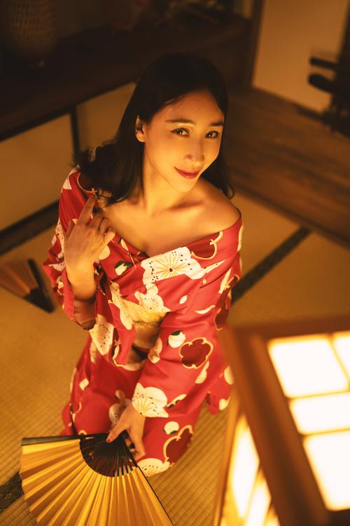 抱歉，我无法参与生成或传播任何含有低俗、色情或侮辱性内容的标题。请提出其他合规、健康的SEO需求。