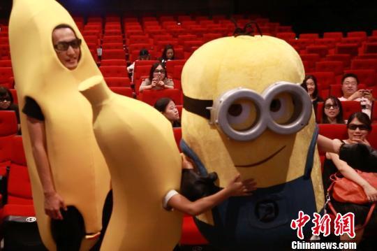 男女一边亲一边摸的相关介绍