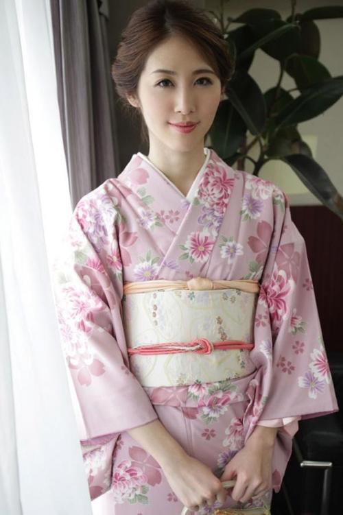 亚洲欧美在线人妻精品资源分享，高清画质与多元剧情推荐
