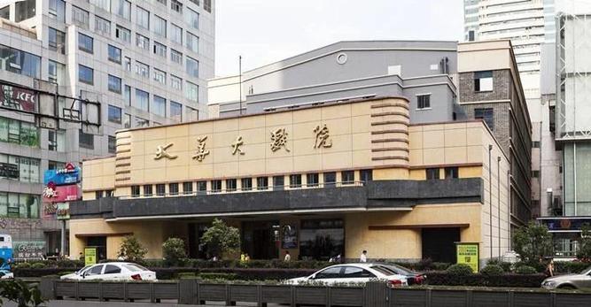 《上司丰满人妻2》的相关介绍