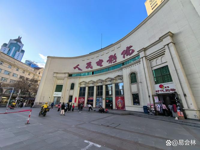 车震处女警花的相关介绍