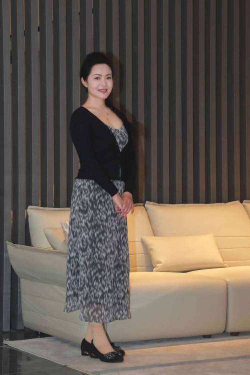 秘书女的相关介绍